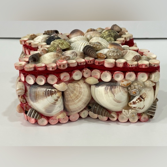 Vintage Seashell Trinket Butterfly Jewelry Box with Red Felt Interior - Picture 6 of 11